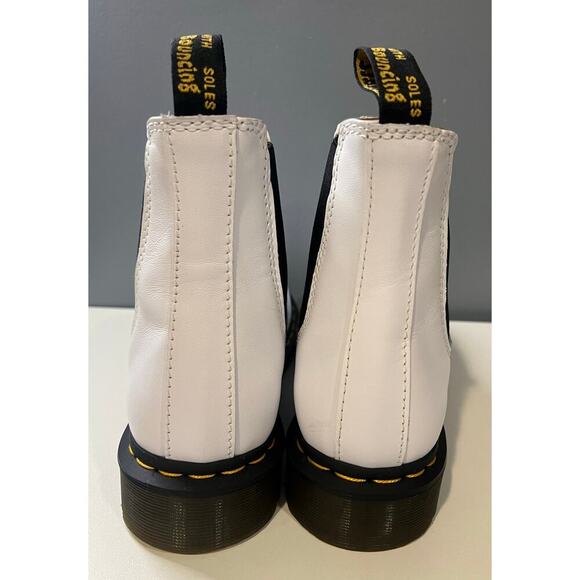 EUC Dr. Martens Chelsea Boots - Women's Size 9 - Picture 3 of 8